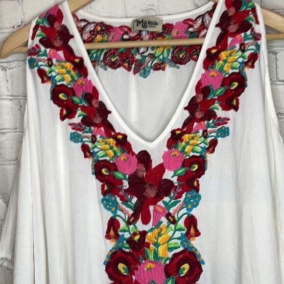 Show me Your Mumu Women’s White Oversized Cold Shoulder Embroidered Shirt  size - Picture 2 of 6